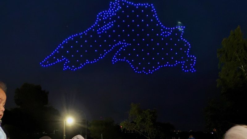 Spectacle éblouissant de drones au Parc Marina