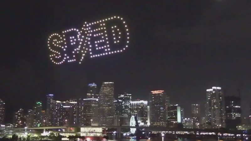 Spectacle éblouissant : iShowSpeed illumine le ciel de Miami avec un show de drones