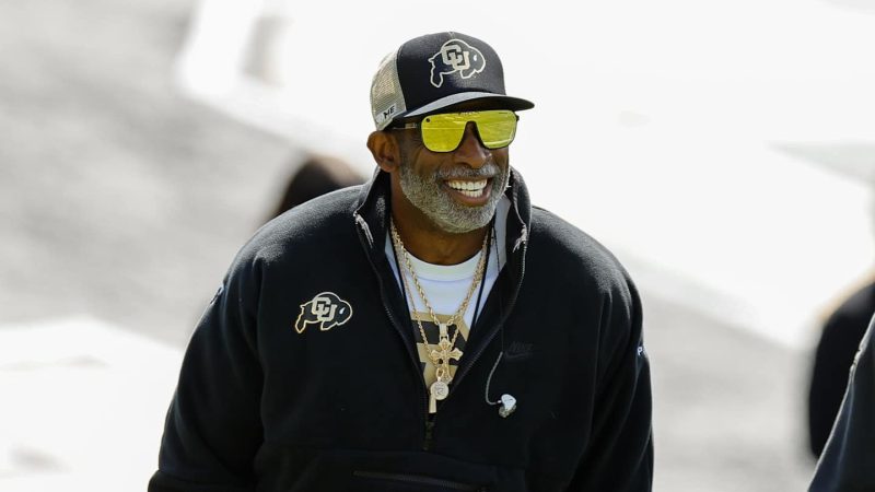 Un Spectacle Époustouflant de Drones et un Survol Militaire Marquent le Match des Colorado Buffaloes