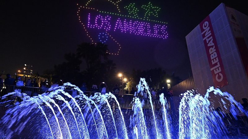 Un spectacle de drones illumine le ciel de Los Angeles pour clôturer l&rsquo;été
