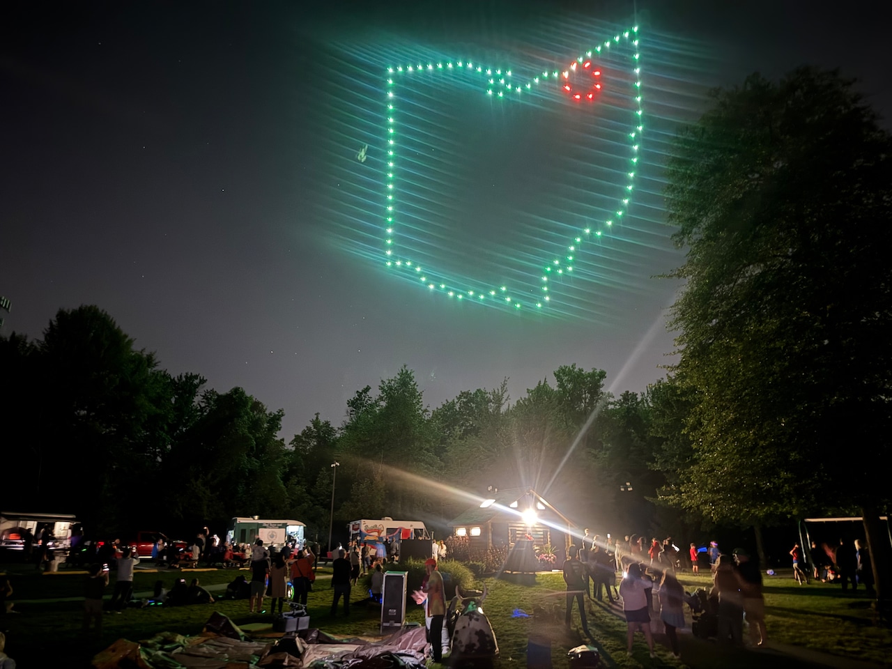 Un spectacle de drones sur le thème western illumine le ciel aux États-Unis