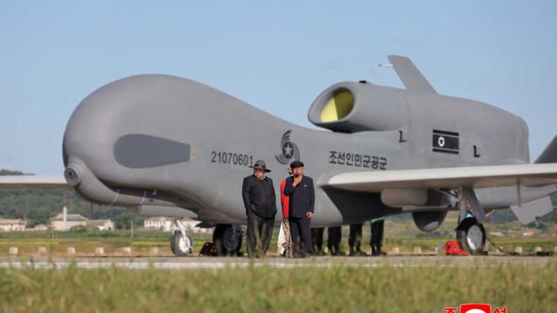 Corée du Nord : Kim Jong-un supervise un test de drone et ordonne le développement de l&rsquo;IA