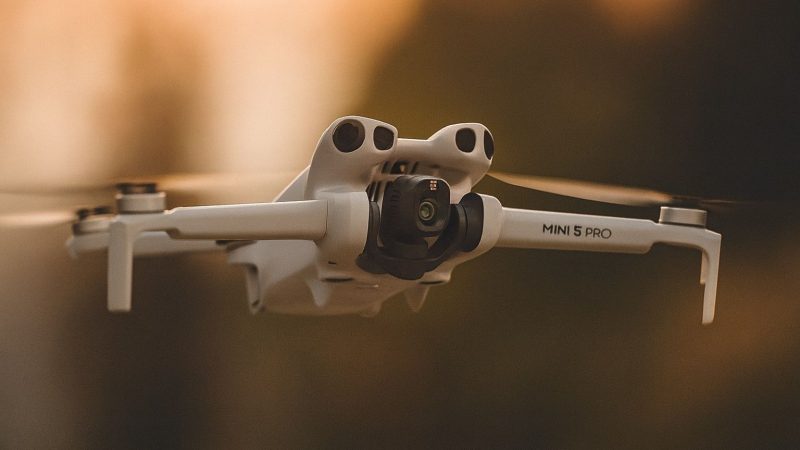 Duel de titans : DJI Mini 5 Pro vs DJI Mini 4 Pro