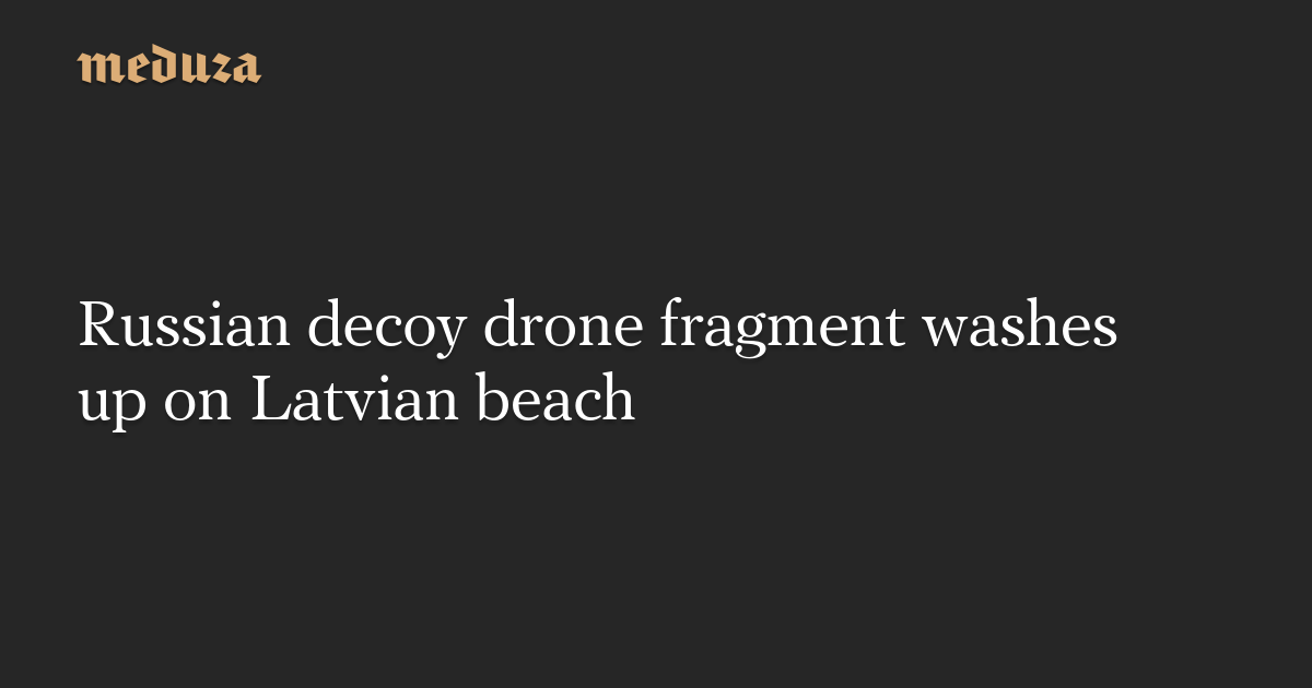 Fragment de drone leurre russe découvert sur une plage en Lettonie