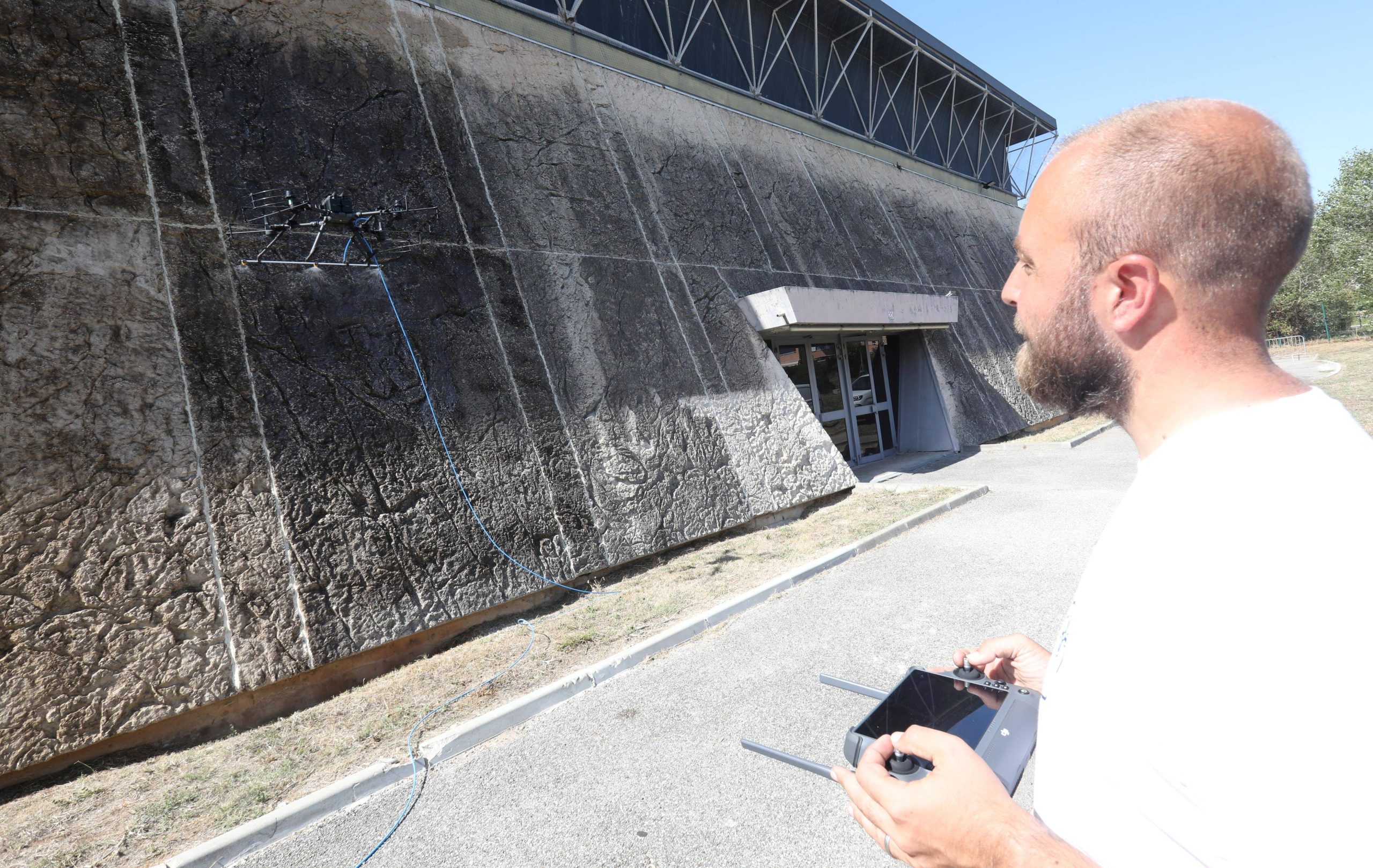 #France Un drone révolutionnaire pour le nettoyage des façades à Cannes