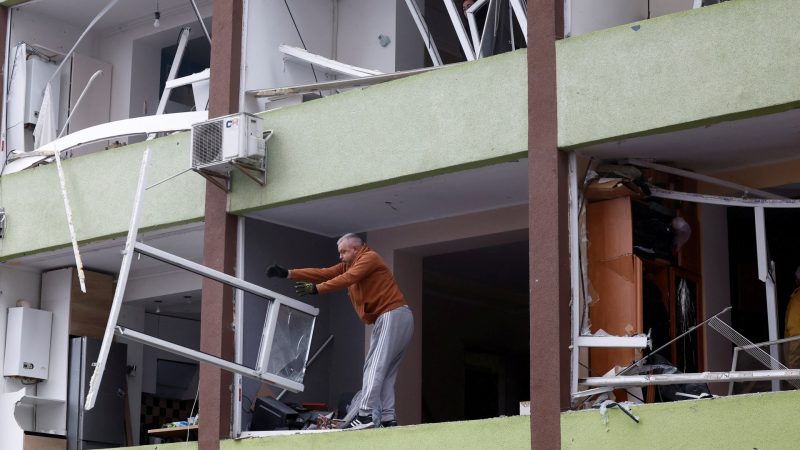 Guerre Russo-Ukrainienne: Implications et Évolutions au Jour 1313