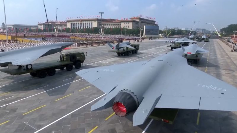 La Chine dévoile de nouveaux drones de combat furtifs lors d&rsquo;un défilé
