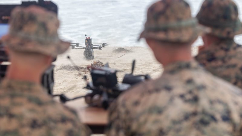 Les Marines américains testent de nouveaux drones de combat