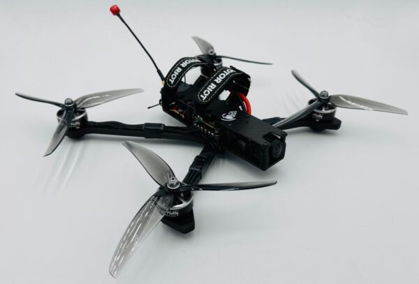 Partenariat Innovant entre Strategic Logix et Optical Zonu pour les Drones Militaires