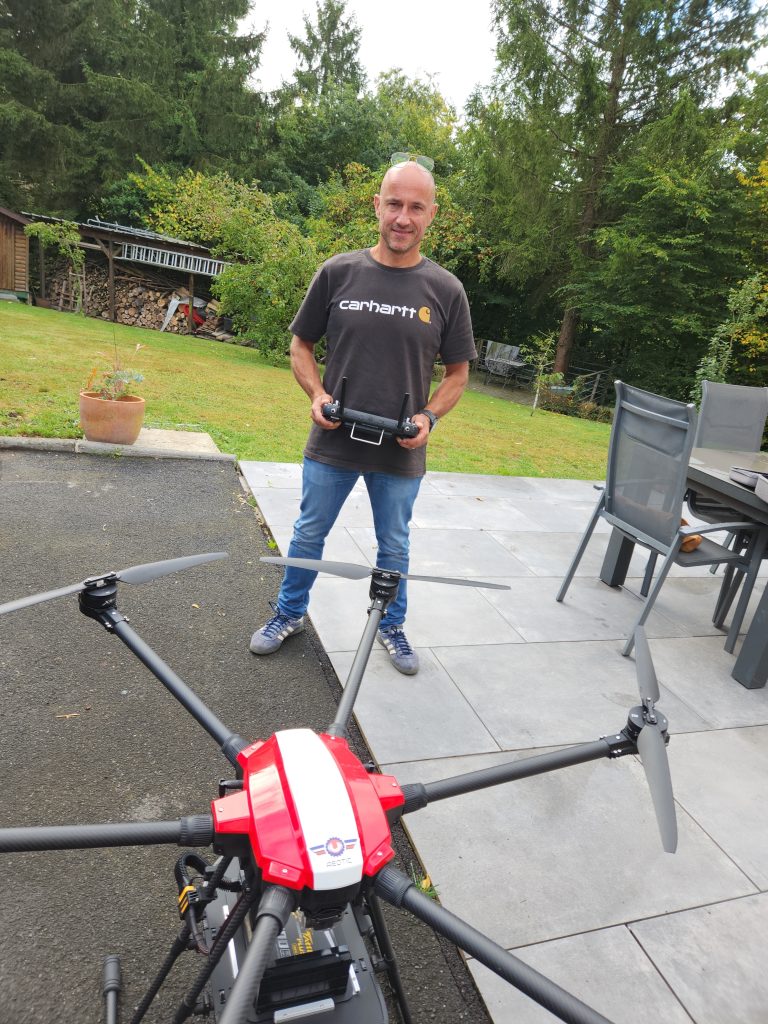 Révolution dans le nettoyage de toitures : le drone entre en scène à Colleret