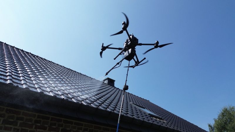 Révolution dans le nettoyage des bâtiments : Découvrez le Drone Icare