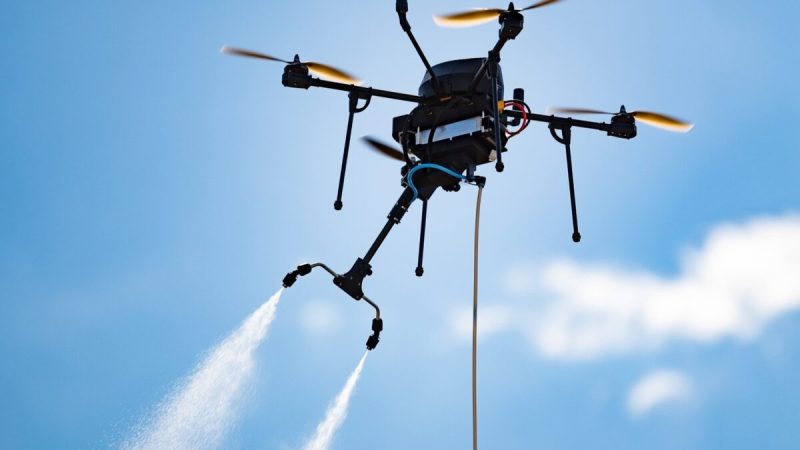 Révolution dans l&rsquo;entretien des panneaux solaires : l&rsquo;essor du nettoyage par drones