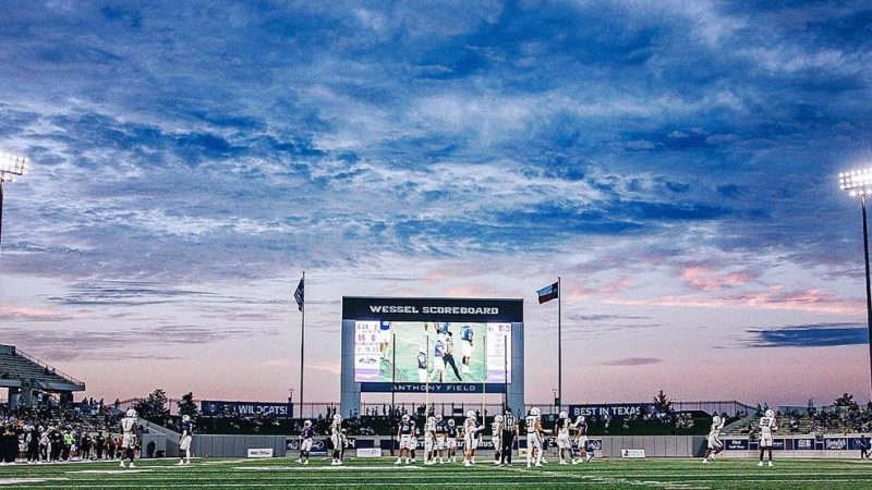 Spectacle de Drones en Illumine le Stade à Abilene