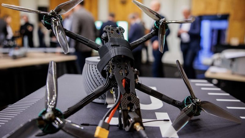 Survol par des drones non identifiés d’une base militaire en France