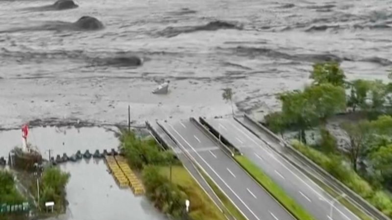 Taiwan face à la puissance du typhon Ragasa : effondrement spectaculaire du pont de Hualien