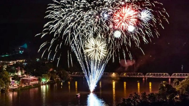 #USA Un spectacle pyrotechnique sur le thème des Eagles illumine le ciel de New Hope