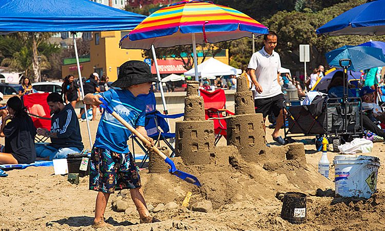 Un spectacle de drones illumine le Festival de la plage de Capitola