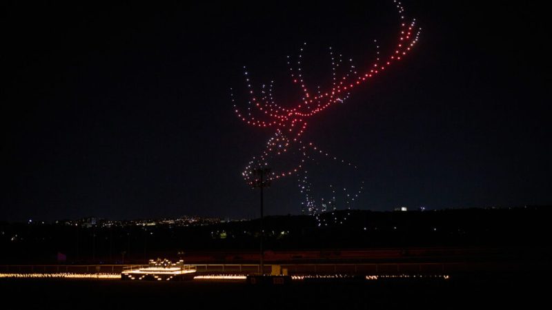 Fever, une chorégraphie aérienne inédite par DroneArt et Nova Sky Stories