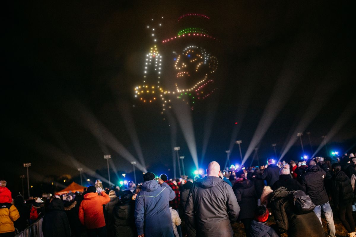 Le spectacle fascinant des drones illuminés pour Noël à Birmingham