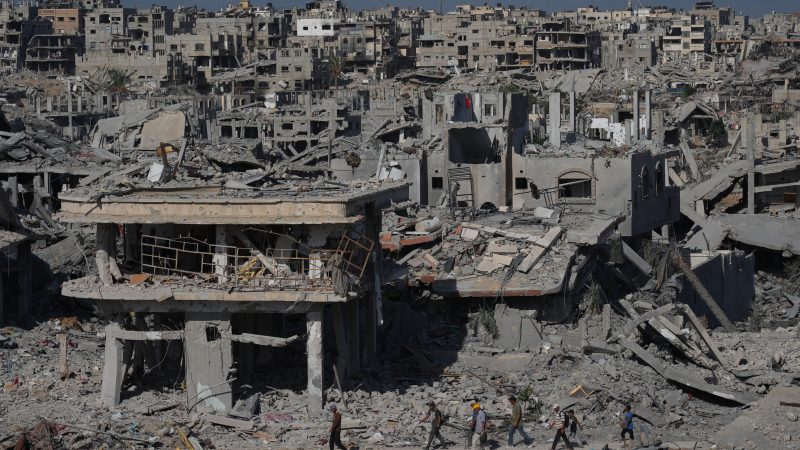 Les impacts visuels de deux années de conflit à Gaza révélés par des drones