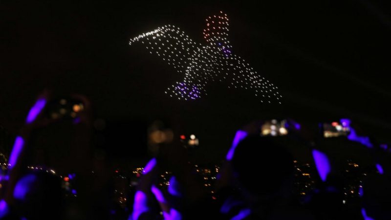 Les spectacles de drones illuminent Denver pour les fêtes