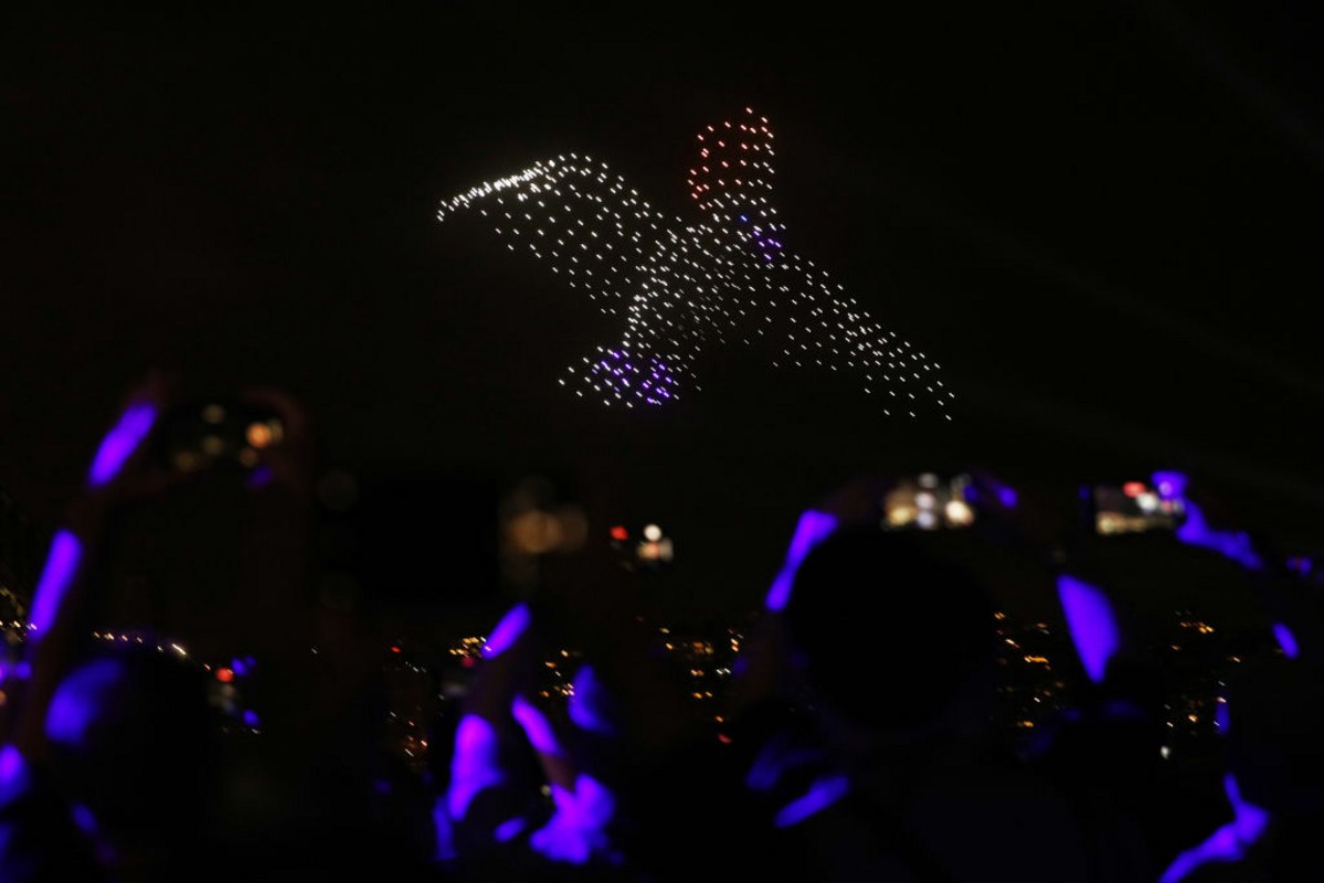 Les spectacles de drones illuminent Denver pour les fêtes