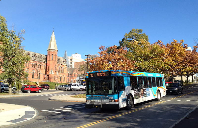 Spectacle de drones à l&rsquo;Université Cornell pour sa célébration de rentrée