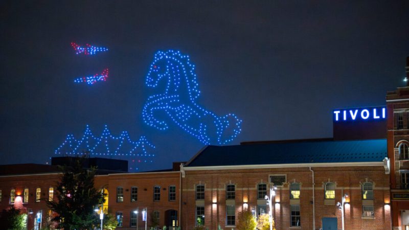 Spectacles aériens illuminés : Les drones envahiront le ciel de Denver dès novembre