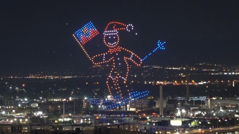 #USA Les spectacles de drones illuminent les fêtes de fin d&rsquo;année à Denver