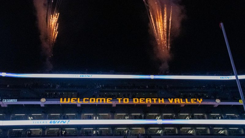 Un Spectacle Lumineux au Stade de LSU : Drones et Innovation