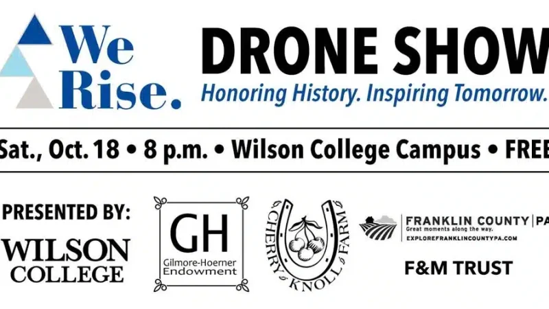 Un spectacle de drones illumine le campus du Wilson College