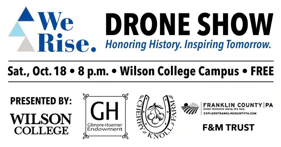 Un spectacle de drones illumine le campus du Wilson College