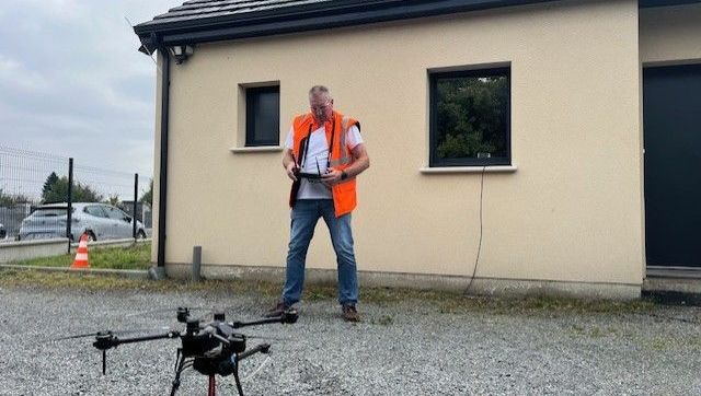 Une révolution dans la restauration des monuments : le nettoyage par drone