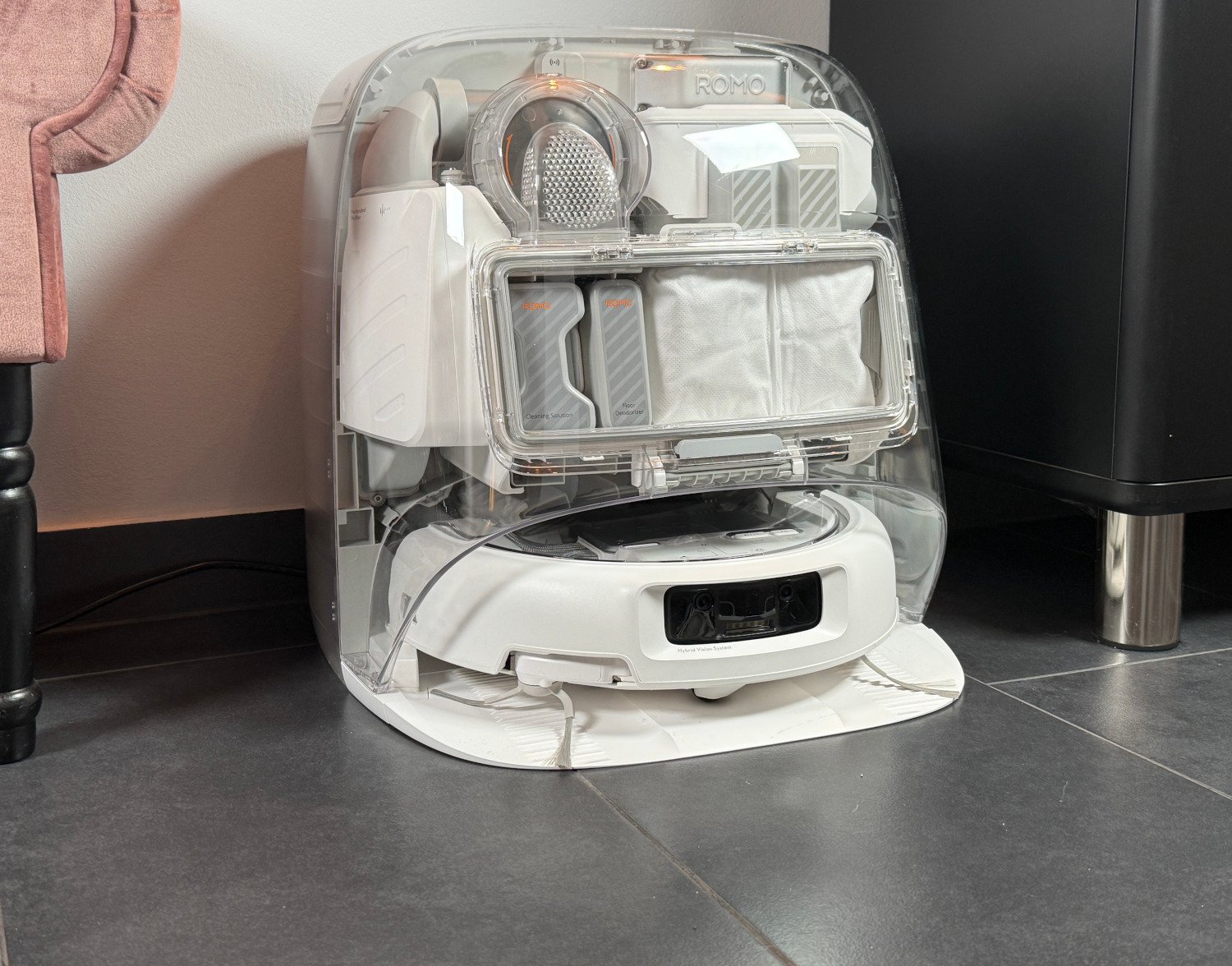 DJI frappe encore avec son premier robot aspirateur, le Romo P