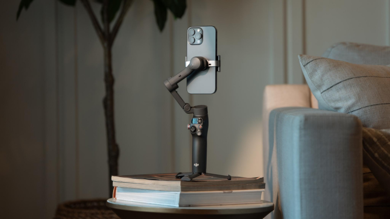 DJI lance le nouvel Osmo Mobile 8 : une révolution pour les vidéastes mobiles