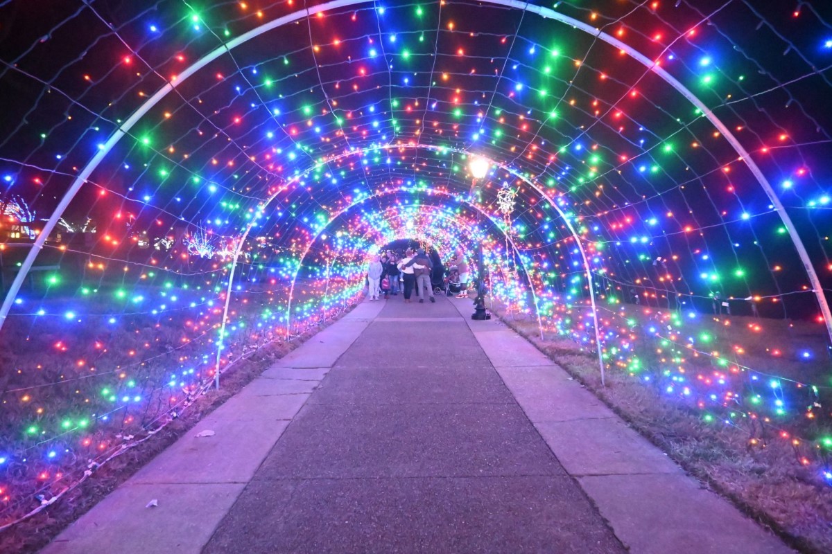 États-Unis : Un spectacle de drones illumine le ciel de Clarksville pour Noël