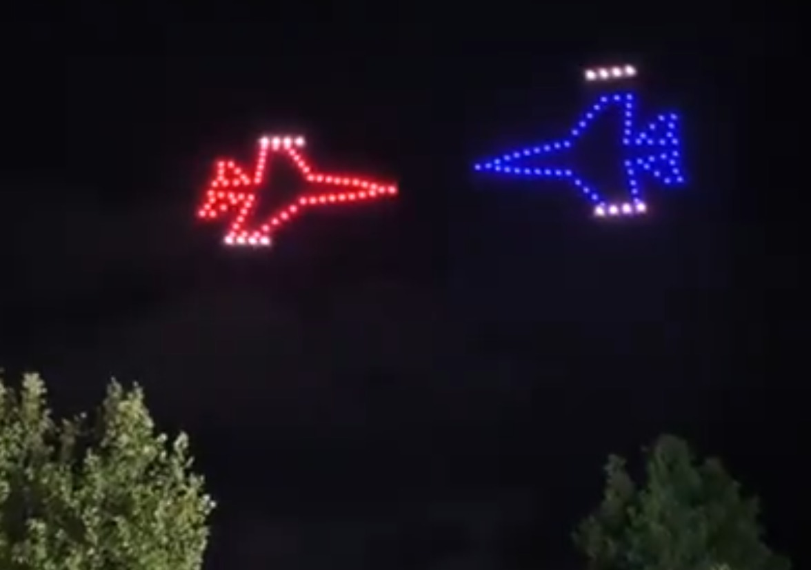 #Grèce Spectacle époustouflant de drones à Athènes pour une célébration patriotique