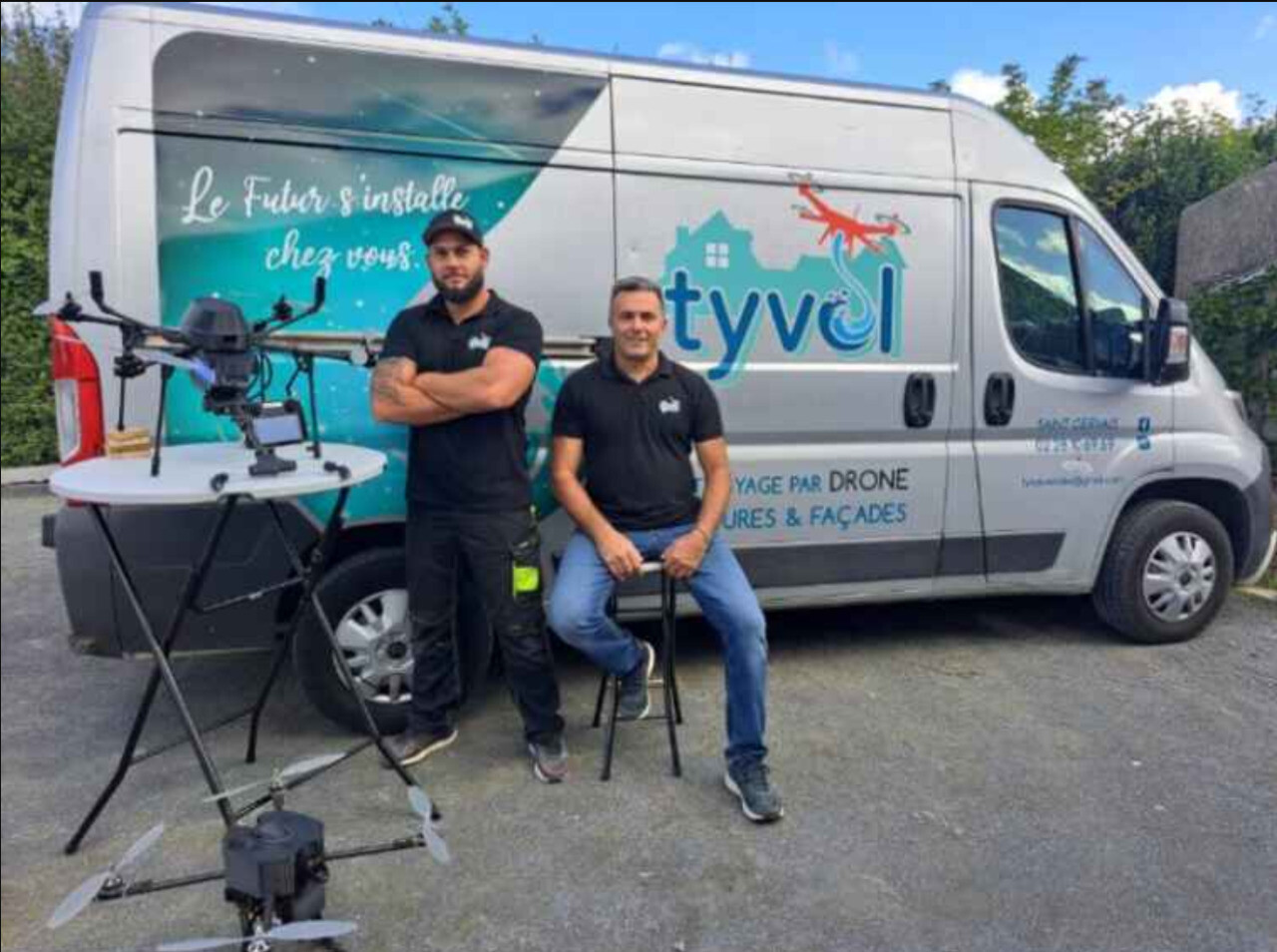 Innovation en Vendée : Des drones pour le nettoyage des toitures