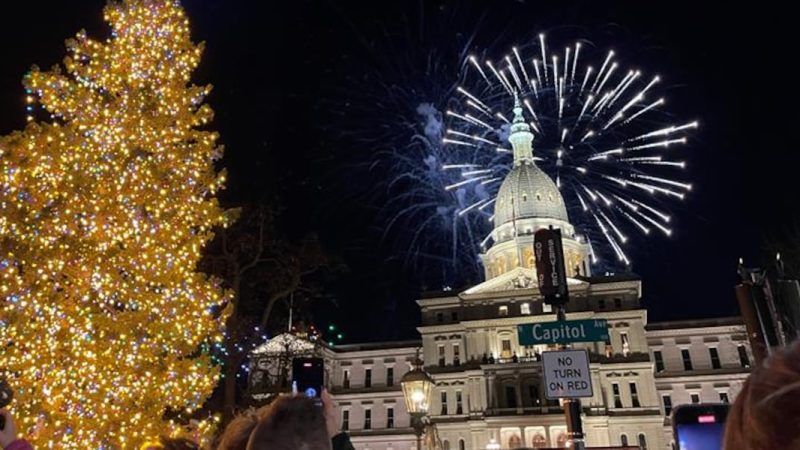 Les Cloches d’Argent Illuminent Lansing : Un Spectacle Aérien Féérique