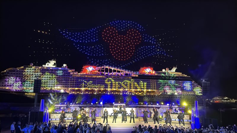 Show Spectaculaire pour le Baptême du Disney Destiny