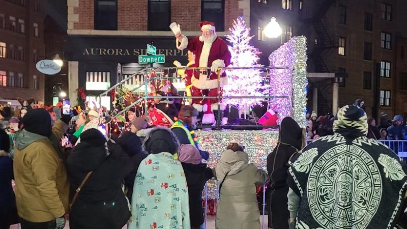 Spectacle de drones lumineux au Festival des Lumières d&rsquo;hiver à Aurora