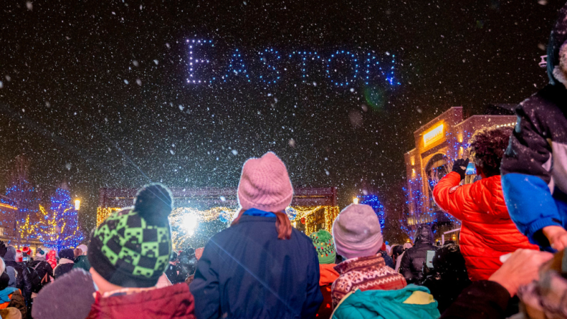 Spectacle époustouflant de drones pour les fêtes à Easton