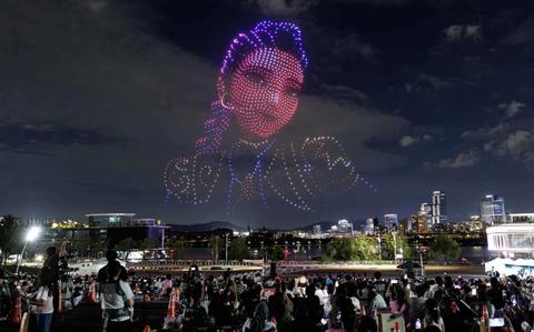 Spectacle fascinant de drones sur la rivière Han en Corée du Sud