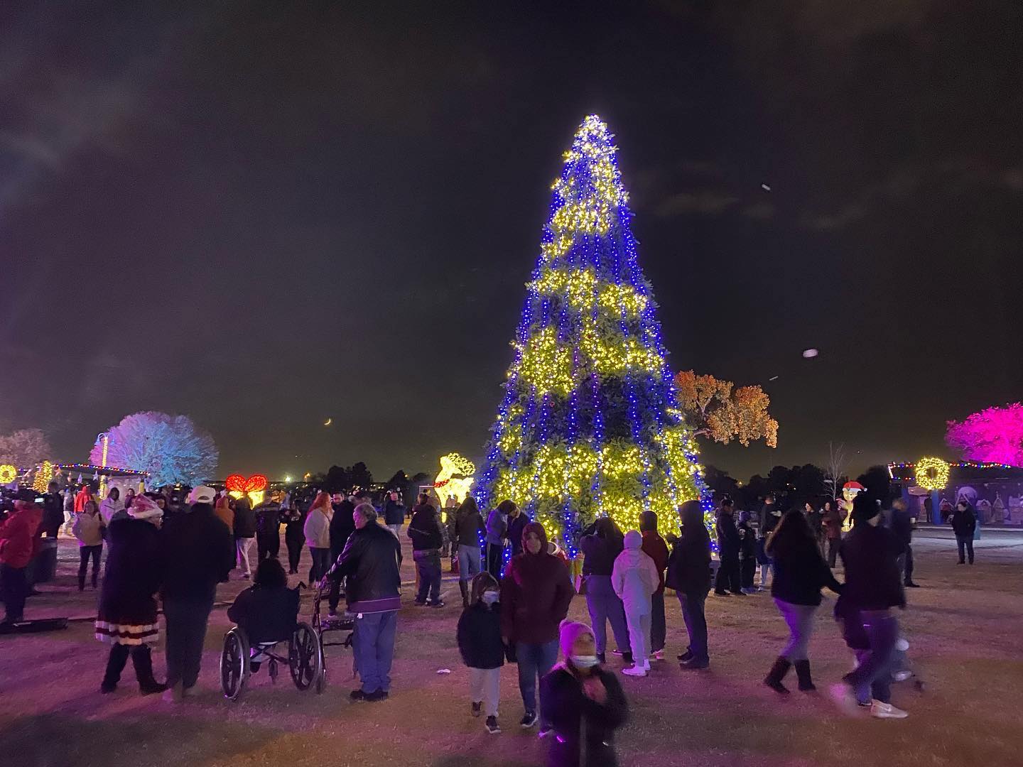 Spectacle lumineux de drones pour les fêtes à Ascarate Park