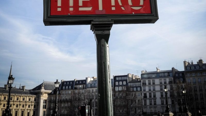 Expérimentation d&rsquo;un drone pour le nettoyage de la verrière du métro Saint-Lazare à Paris