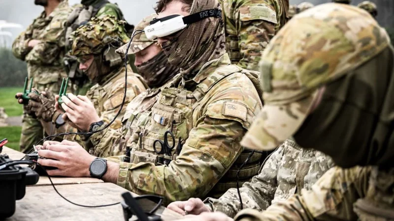 Formation Militaire au Royaume-Uni: l&rsquo;Ukraine Entraîne à l&rsquo;Usage des Drones FPV dans les Opérations de Combat