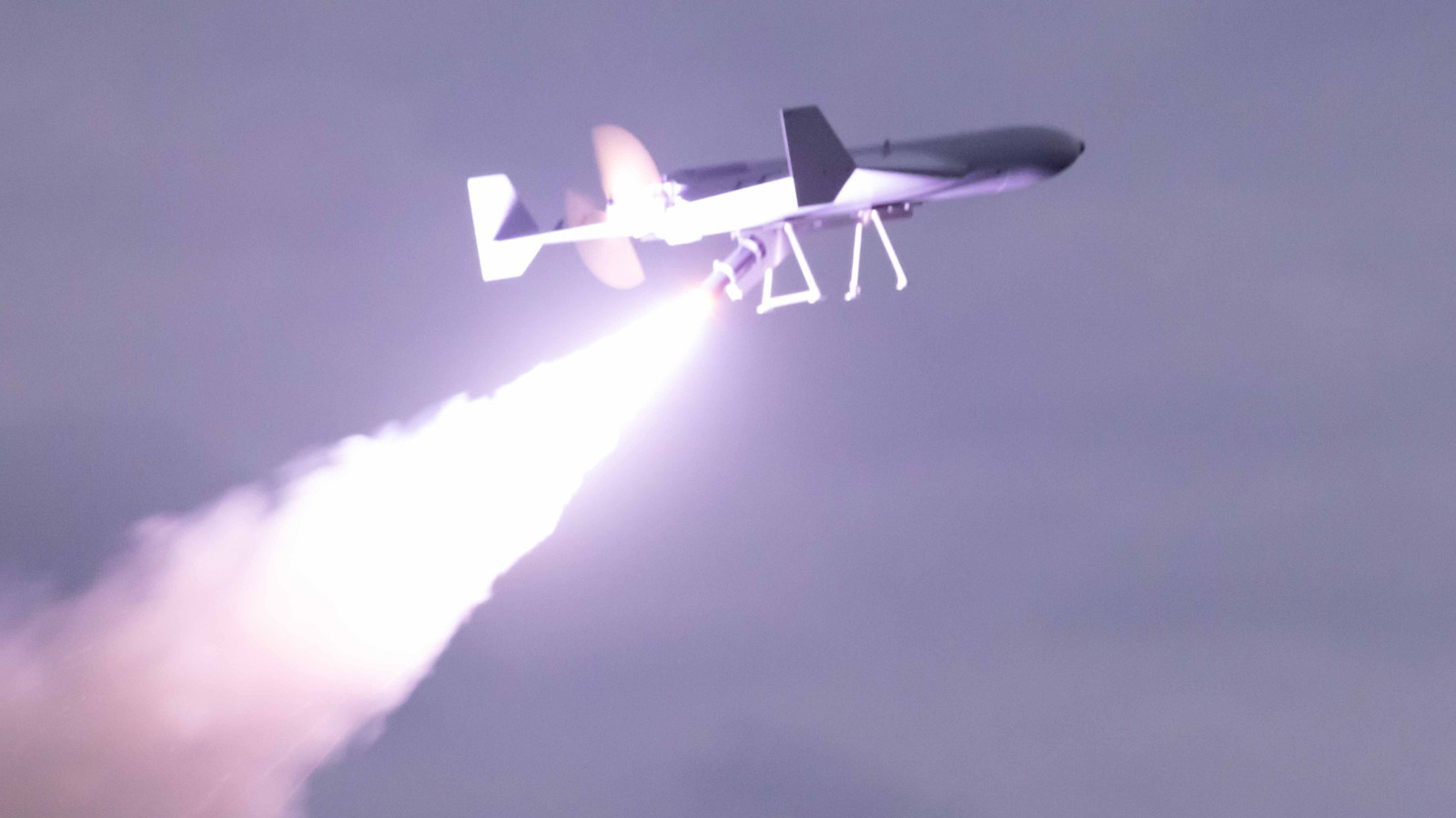 L&rsquo;US Navy réussit le lancement d&rsquo;un drone d&rsquo;attaque depuis l&rsquo;USS Santa Barbara