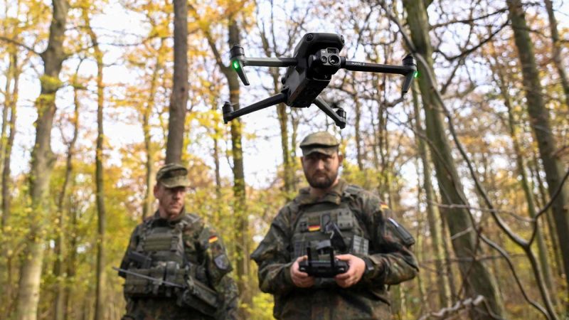 L&rsquo;ère de la guerre hybride : Cyberattaques et rôle croissant des drones