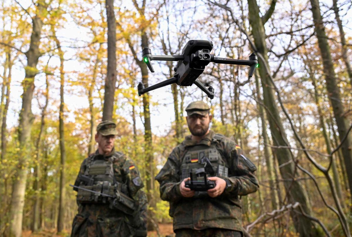 L&rsquo;ère de la guerre hybride : Cyberattaques et rôle croissant des drones