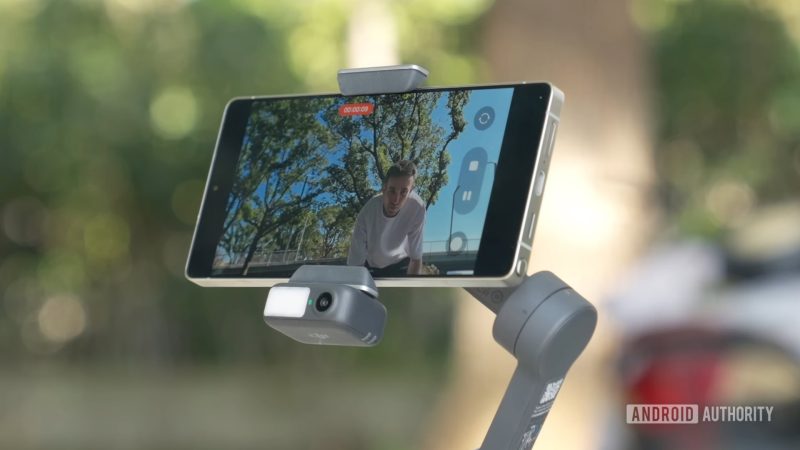 Test du DJI Osmo Mobile 8 : La Stabilisation à Son Apogée